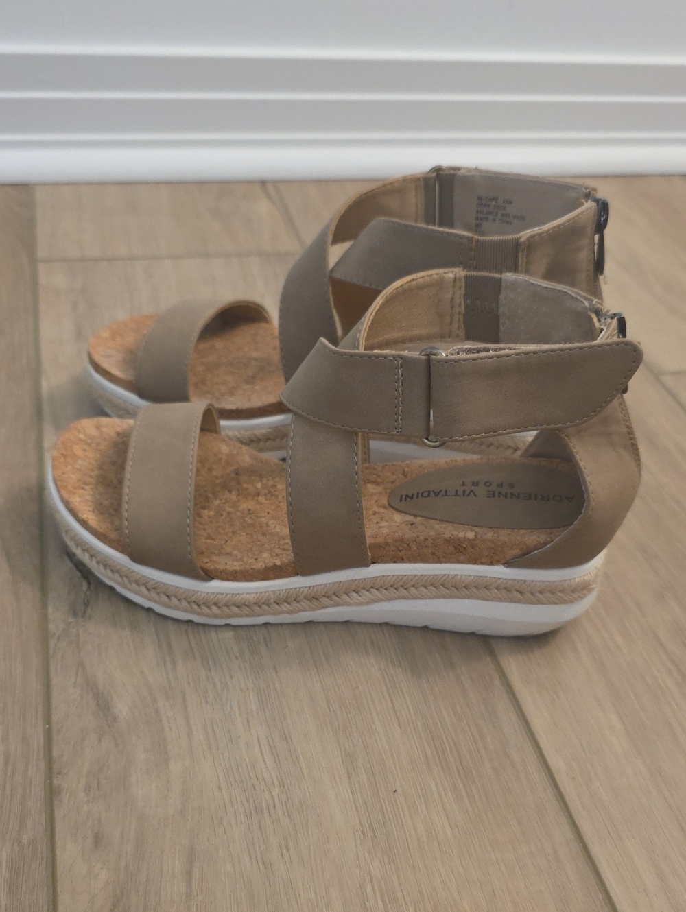 Adrienne Vittadini Taupe Espadrille Platform Sandals Size 7